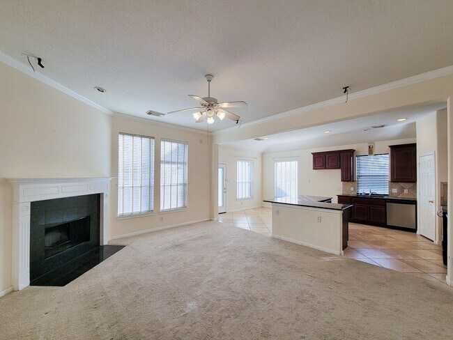 Foto del edificio - Fantastic looking 4 bedroom and 2 bathroom home in a great neighborhood nestled in the heart of S...