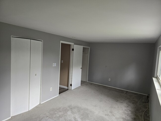 Building Photo - 128 S Christine Cir