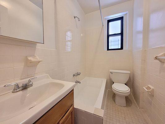 Foto del edificio - 1 bedroom in BRONX NY 10456