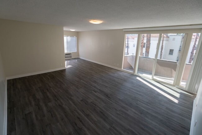 Foto del interior - 1944 Whitley Ave.