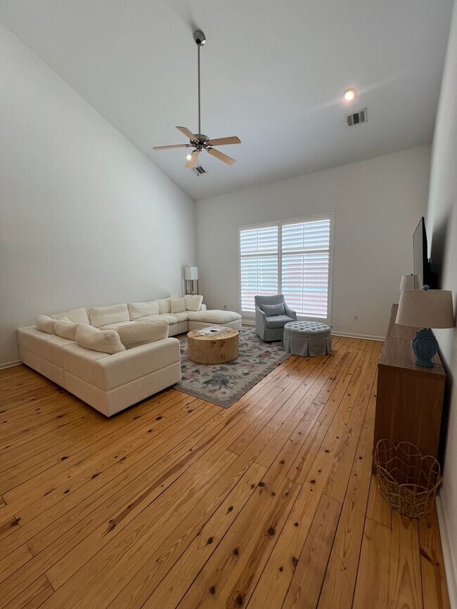 Foto del edificio - Spacious 3-Bedroom Home for Rent!