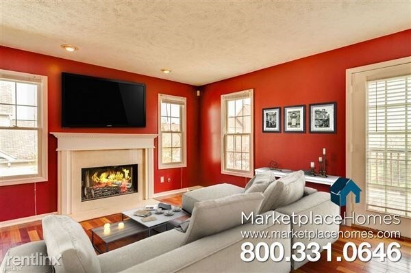 Foto del edificio - 8215 Beacon Pl