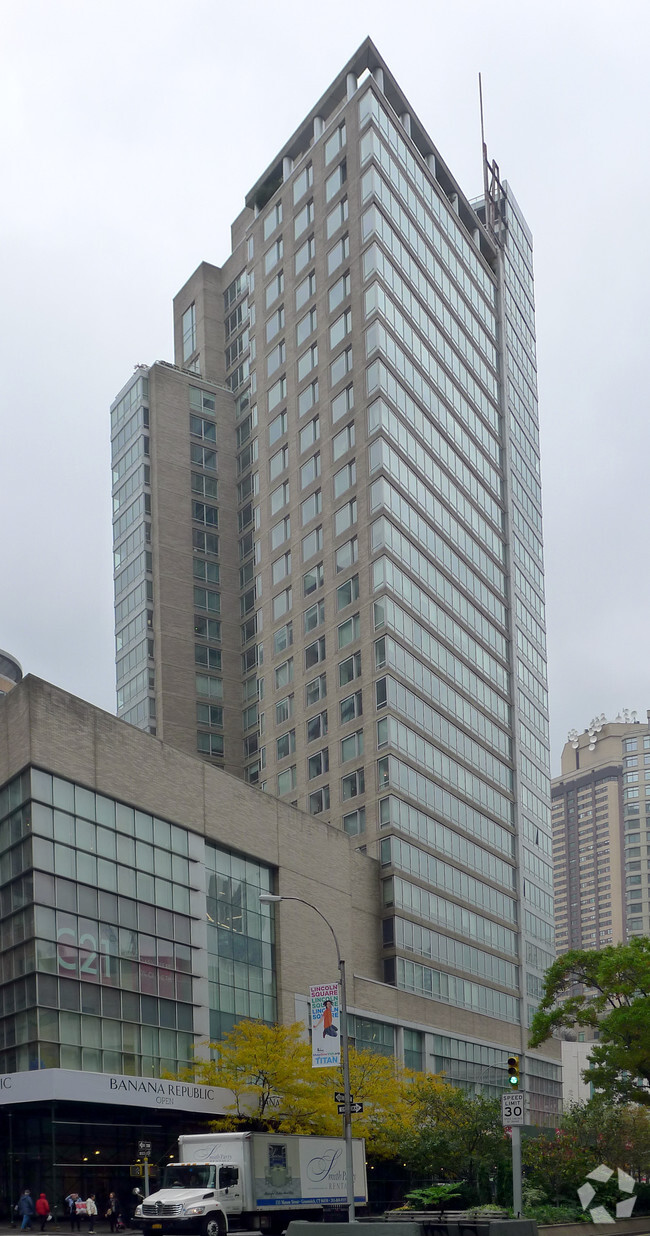 Building Photo - One Lincoln Square