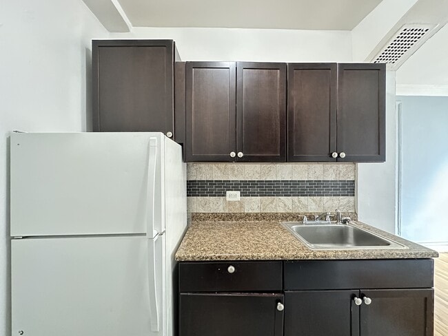 Building Photo - 1373 W Estes Ave