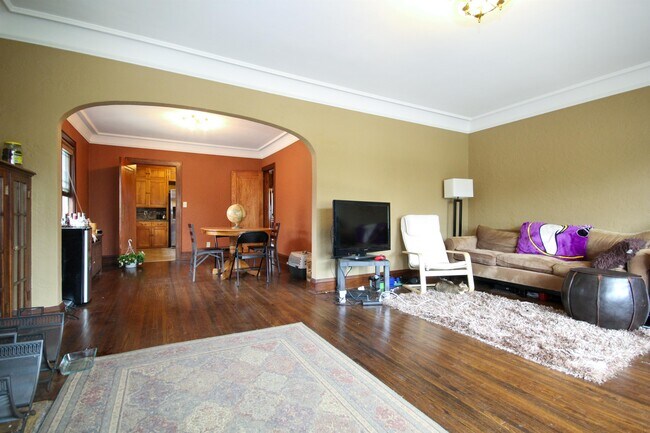 Foto del edificio - 1404 University Ave NE