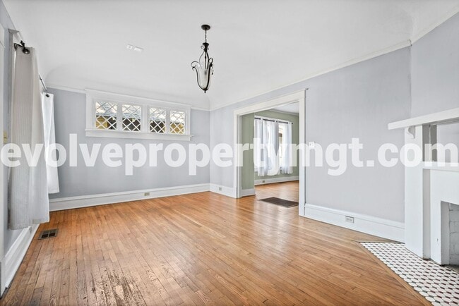 Building Photo - 246 N Watkins St