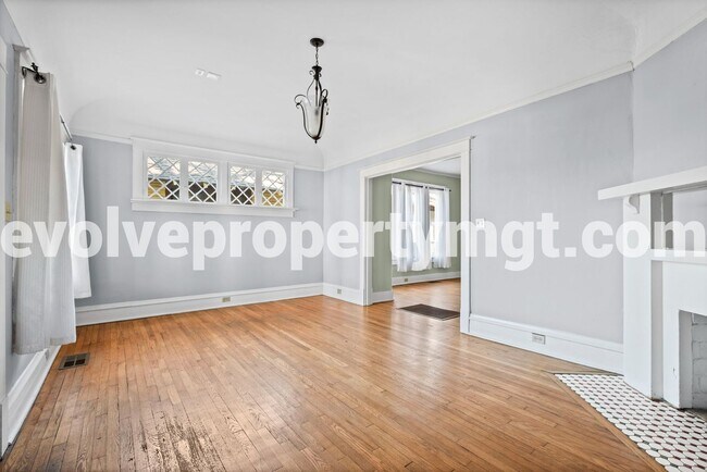 Foto del edificio - 246 N Watkins St