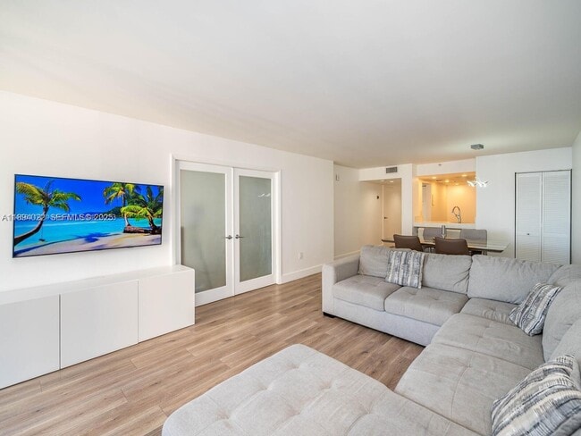 Building Photo - 555 NE 15th St