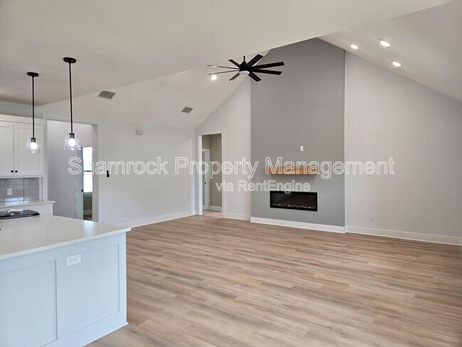 Foto del edificio - 9900 Ridings Dr