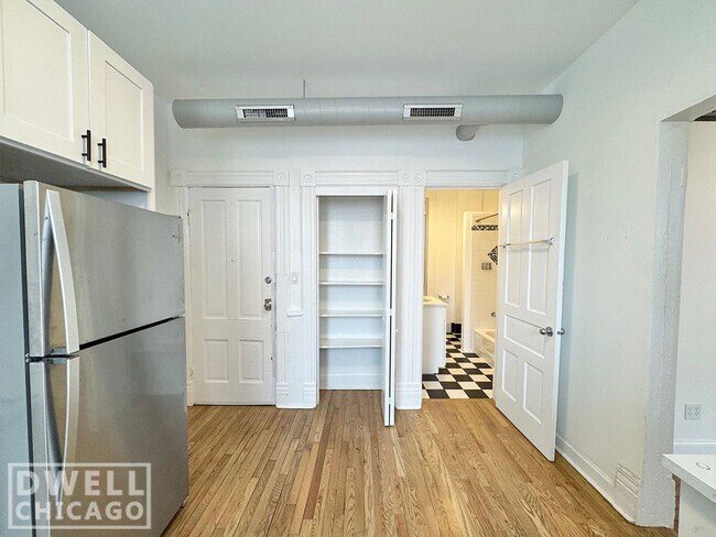 Foto del edificio - 1362 N Bosworth Ave