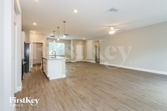 Building Photo - 331 Halloran St SE