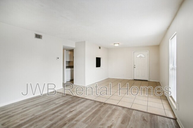Building Photo - 7201 Arlington Expy