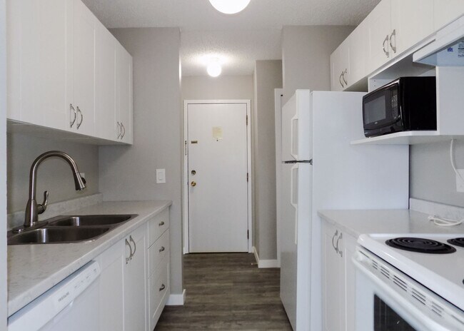 Photo du bâtiment - 8111-8196 StreetBlock D - 323