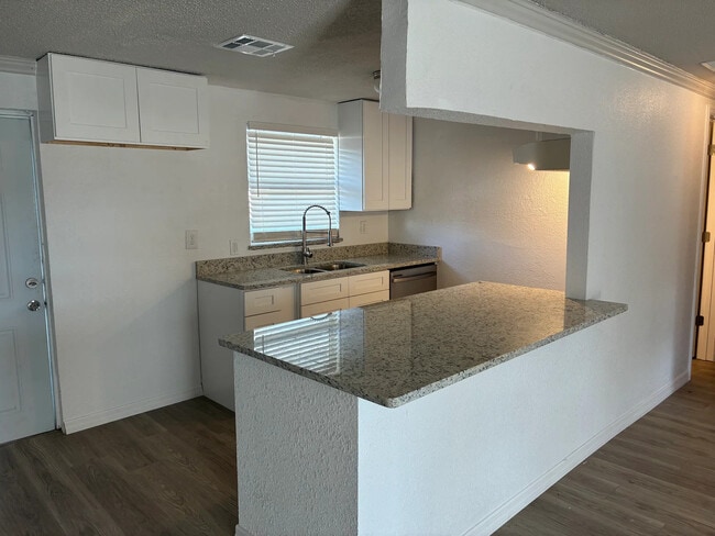 Foto del edificio - 2620 E 33rd Ave