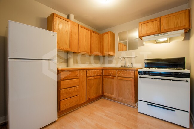 Building Photo - 674 Somerset Terrace NE
