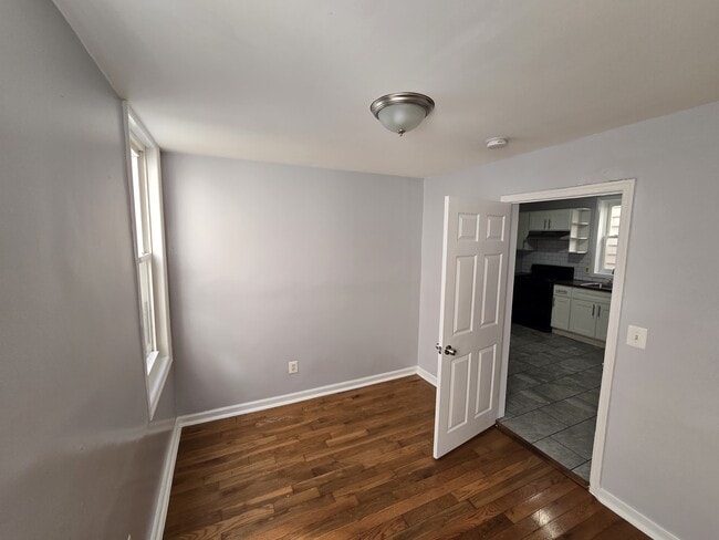 Building Photo - 469 S 14th St