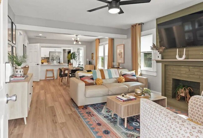 Building Photo - Completely furnished ready to live in just bring your suitcase