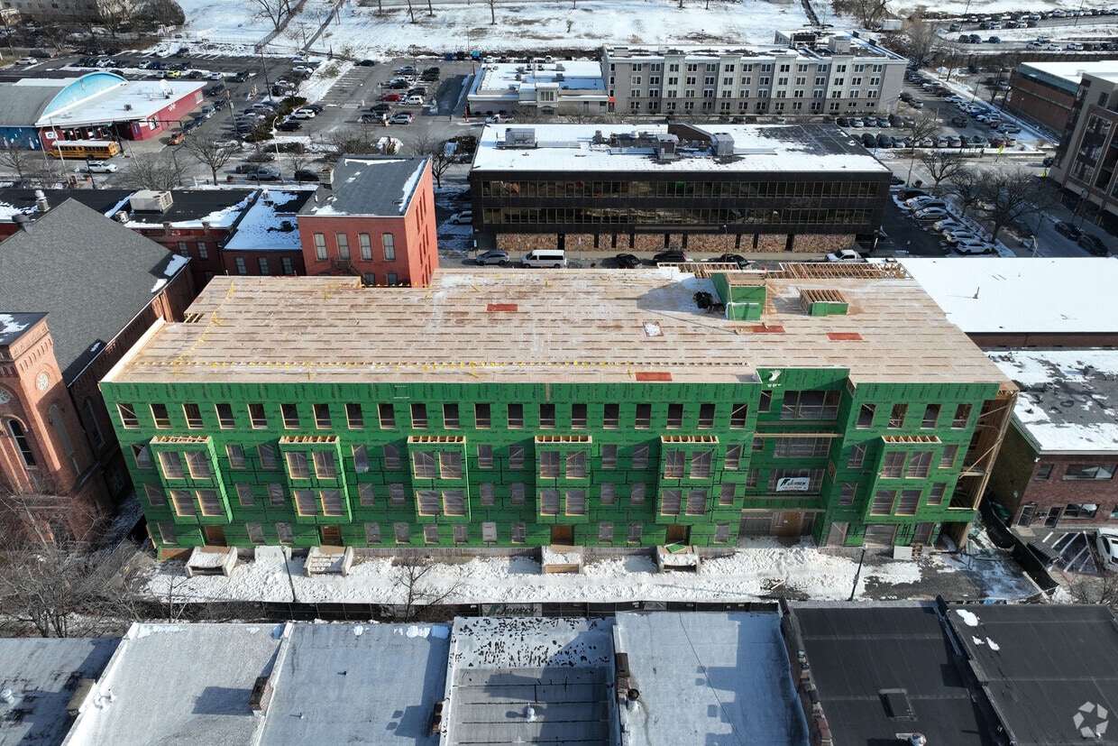 Building Photo - Sol Apartments