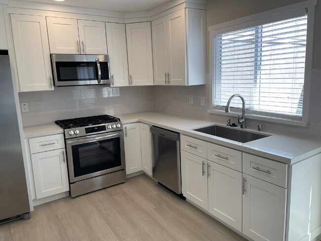 Building Photo - Charming 2-Bed Gem in the Heart of Pleasan...