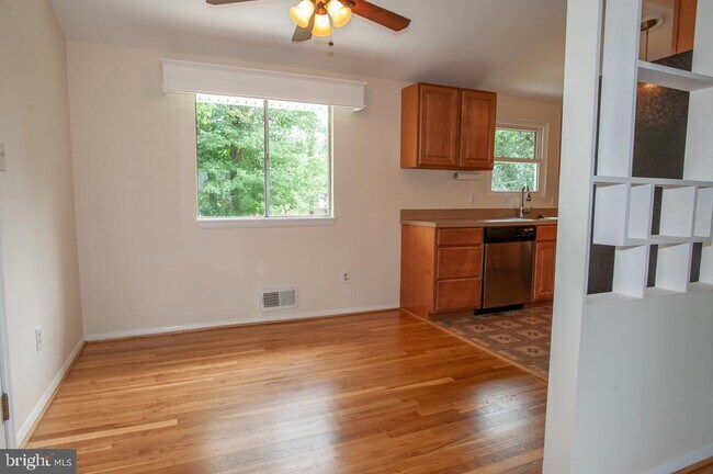 Building Photo - 6331 Colette Dr