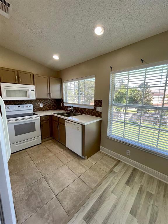 Foto del edificio - 13301 Fairway Glen Dr