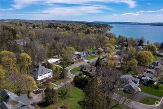 Building Photo - 40 Lakeview Cir
