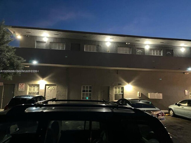 Foto del edificio - 5010 Pembroke Rd