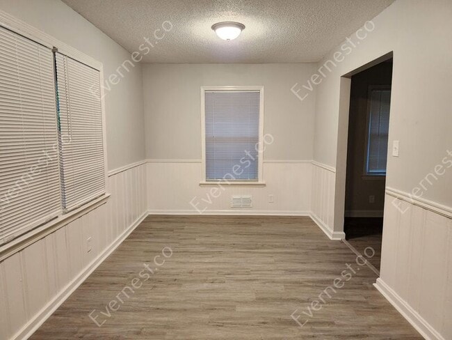 Building Photo - 1903 Pinedale Pl