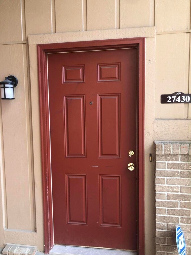 Building Photo - 27430 Evergreen Rd