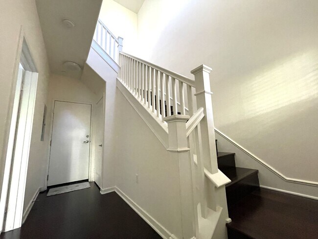 Foto del edificio - Luxurious Townhome in Gated Private Community