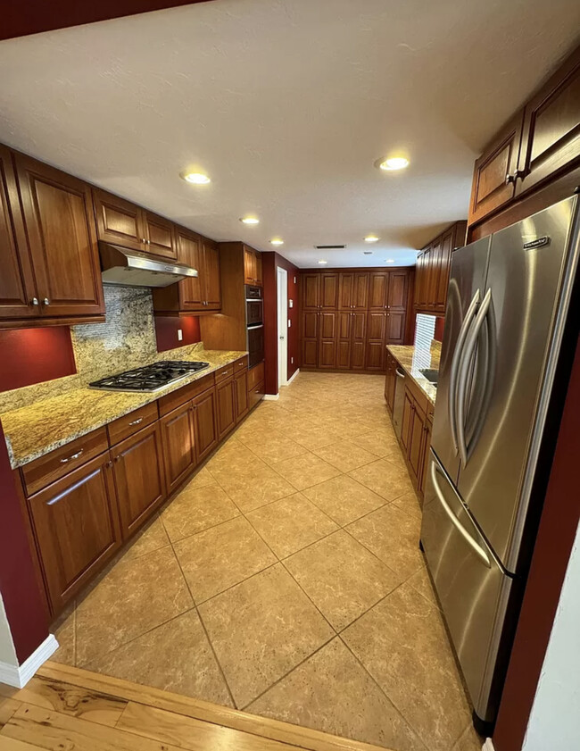 Foto del edificio - 2800 Seaspray St