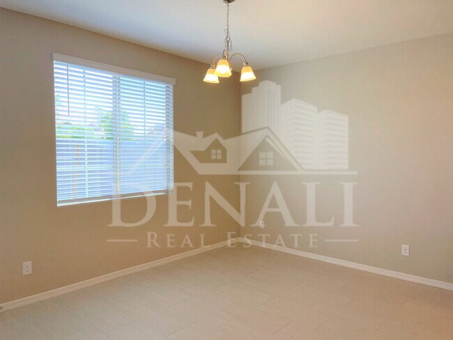 Building Photo - 905 S Canal Dr