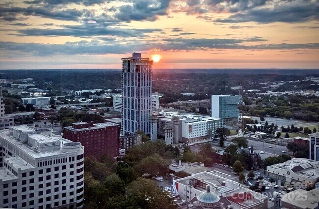 Foto del edificio - 210 N Church St