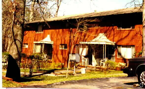 Building Photo - Oak Forest