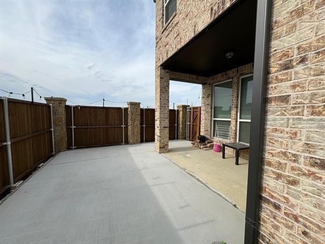 Building Photo - 633 Somerset Dr