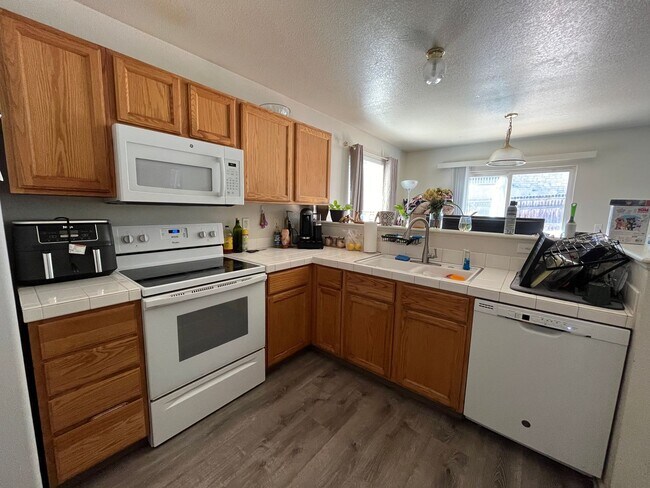 Building Photo - 457 W 91st Cir