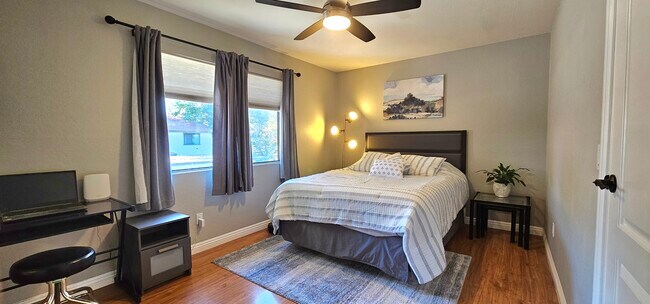 Segundo dormitorio - Cama de matrimonio - 1910 W Palmyra Ave