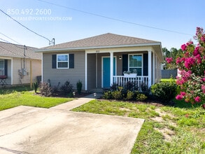 Building Photo - 8921 Camshire Cir