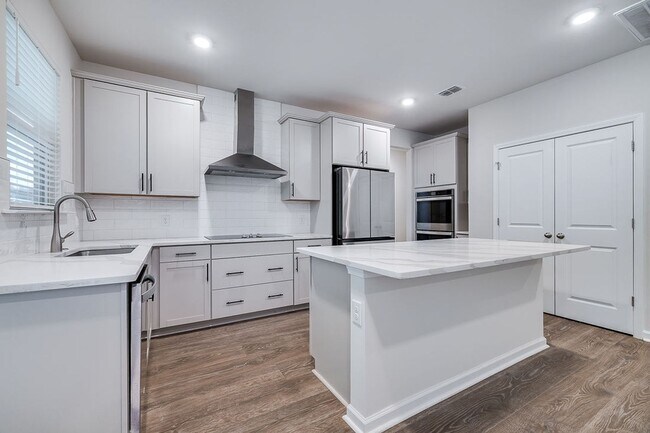 Foto del edificio - Beautiful Four Bedroom Home Now Available ...