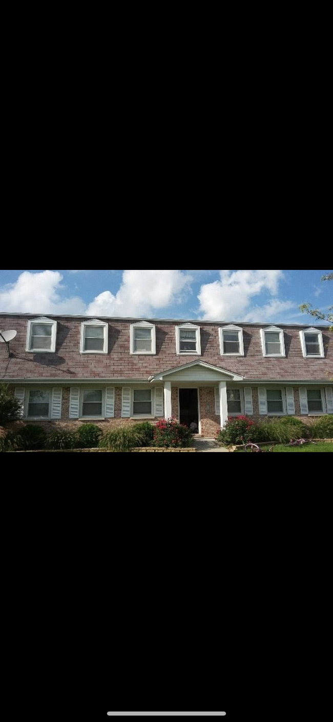 Front - 653 Melrose Ln