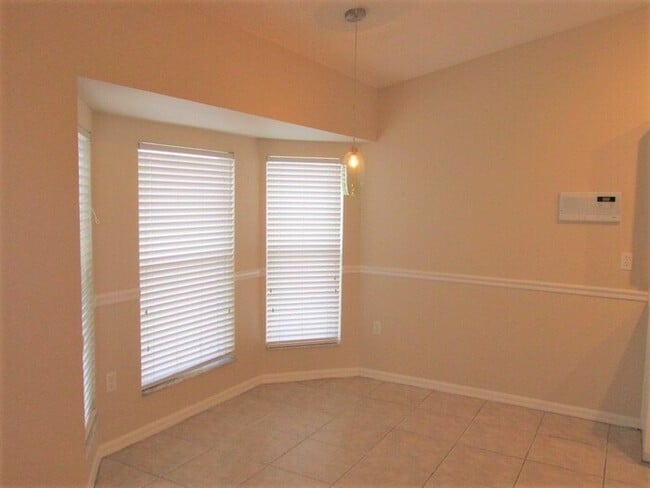 Building Photo - Very Nice 3/2 Home