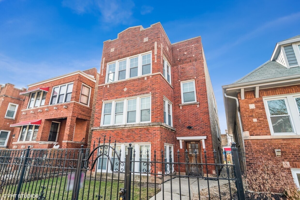 Primary Photo - 4051 W Barry Ave