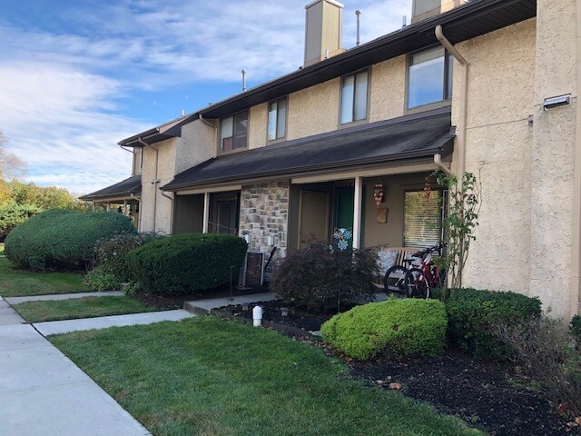 Building Photo - 131 Hampshire Dr