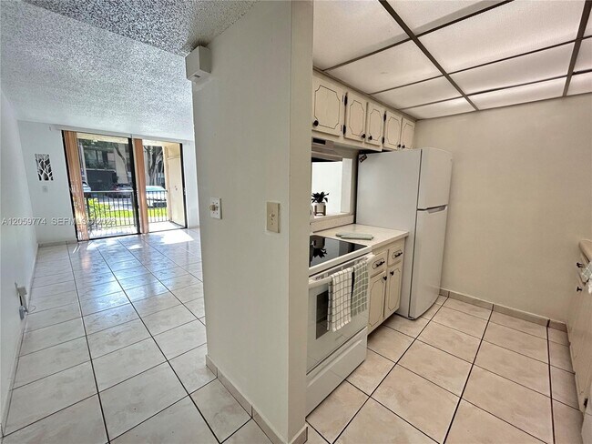 Foto del edificio - 14301 N Kendall Dr