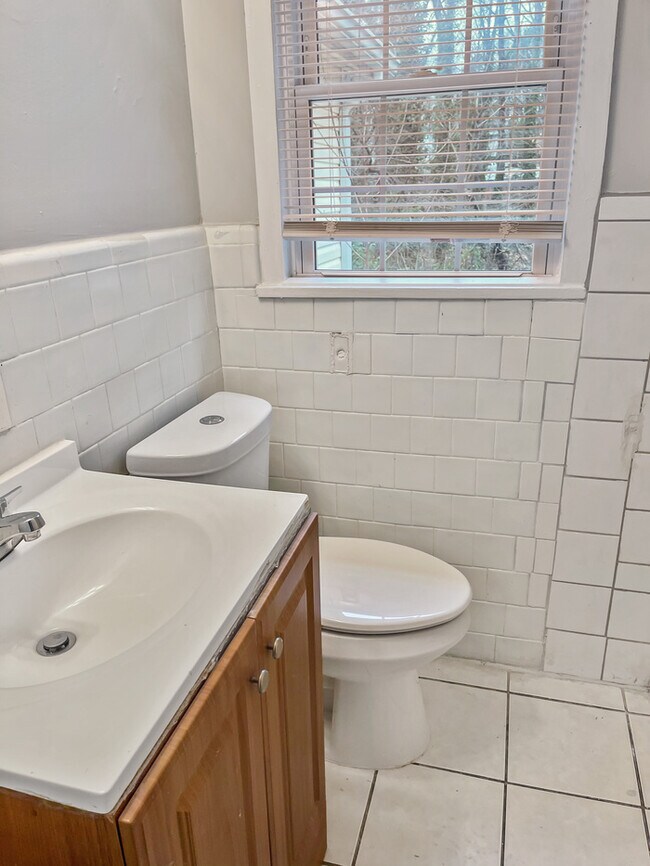 Building Photo - 3565 Fairlane Dr NW