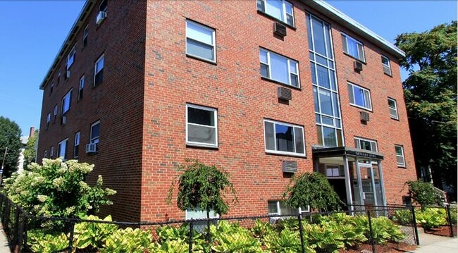 Building Photo - 34 Gardner St