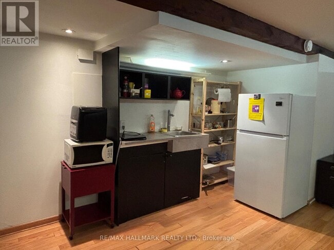 Photo du bâtiment - 588 Spadina Ave.