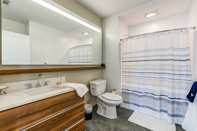 Building Photo - Radius