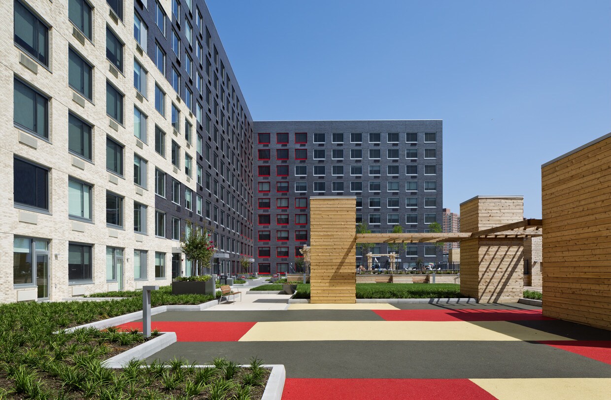 18 Park 199 Marin Blvd Jersey City, NJ