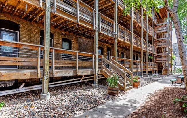 Foto del interior - 1400–1408 Spruce Pl – Oak Grove Downtown